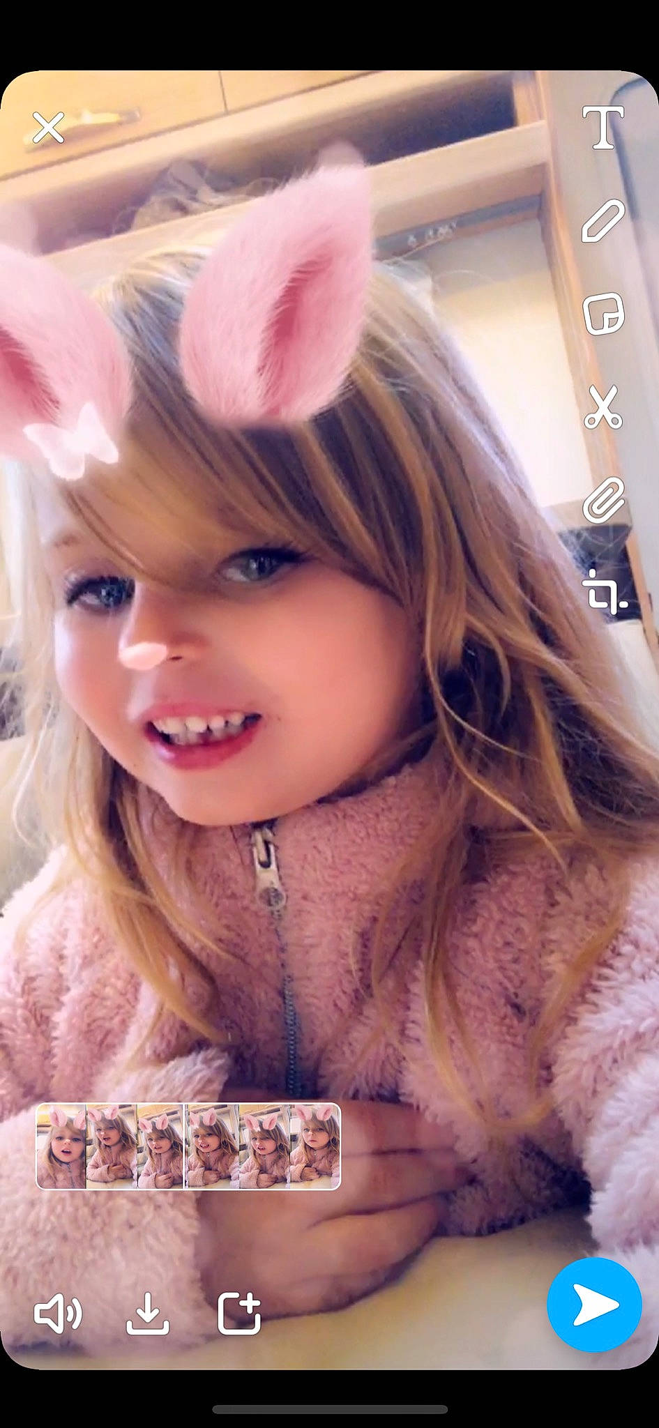 Hailley participe au concours pour gagner de l'argent avec cette photo : beauty, blond, brown_hair, ear, eye, eyelash, fawn, forehead, fur, games, hair, hair_coloring, hairstyle, headwear, joy, lip, long_hair, mouth, nose, organ