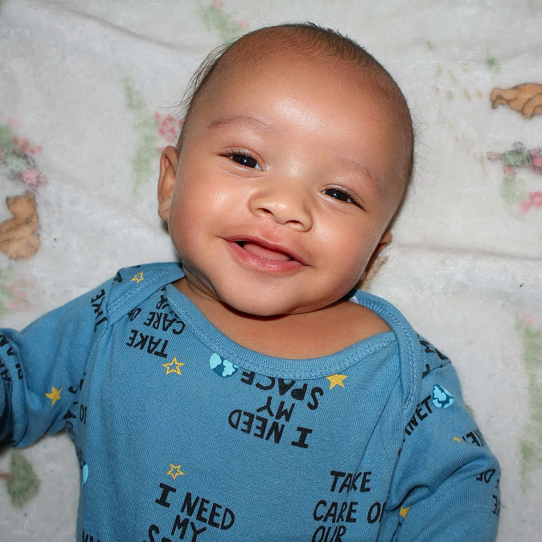 Auziel is registered to the contest to win money with this photo: baby, babylaughing, bodypart, clothing, face, happy, head, knitwear, laughing, longsleeve, mouth, person, photography, portrait, shirt, sleeve, smile, sweater, t_shirt, teeth