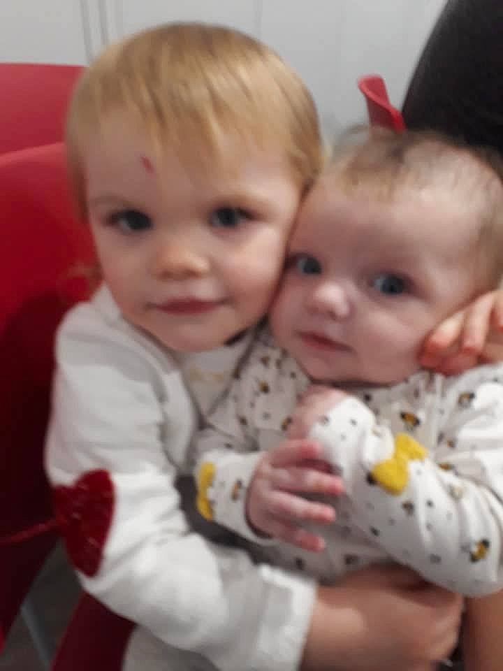 Elhyna participe au concours pour gagner de l'argent avec cette photo : boy, cheek, child, day, face, finger, fun, girl, head, human_hair_color, infant, iris, nose, person, play, product, skin, smile, toddler