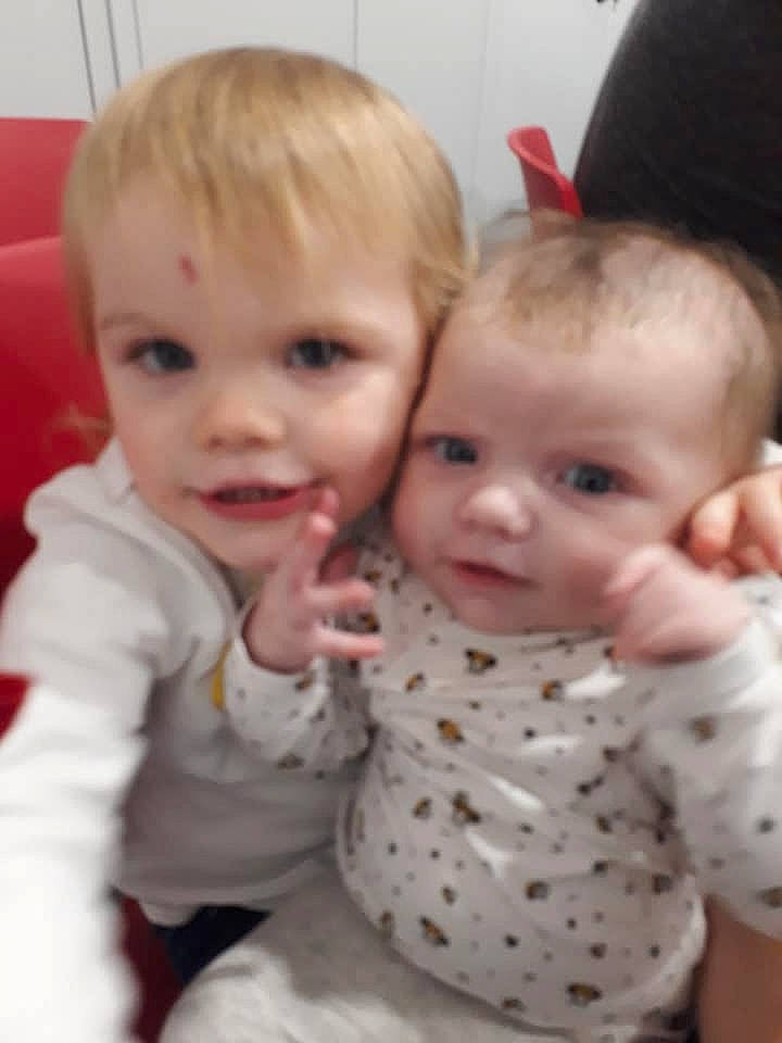 Elhyna participe au concours pour gagner de l'argent avec cette photo : boy, cheek, child, day, ear, face, fun, girl, hair, head, human_hair_color, infant, iris, mouth, nose, person, product, sibling, skin, smile