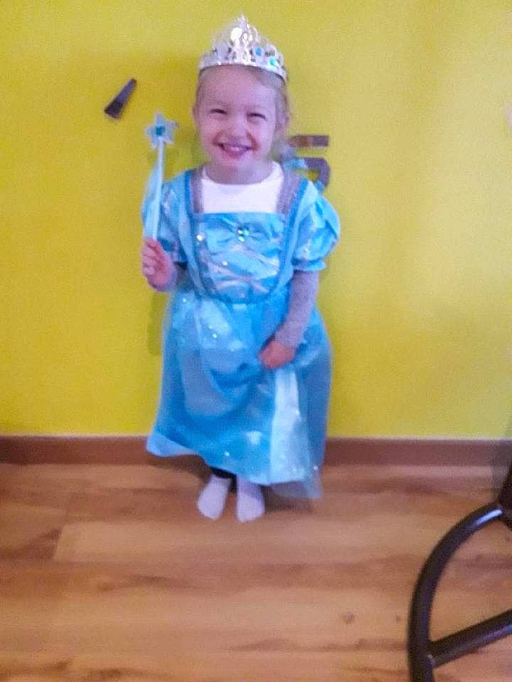 Zhyna a rejoint le concours — aidez-le/la à gagner de superbes lots ! blue, child, costume, fun, girl, hair_accessory, headgear, infant, joy, outerwear, person, play, product, standing, toddler