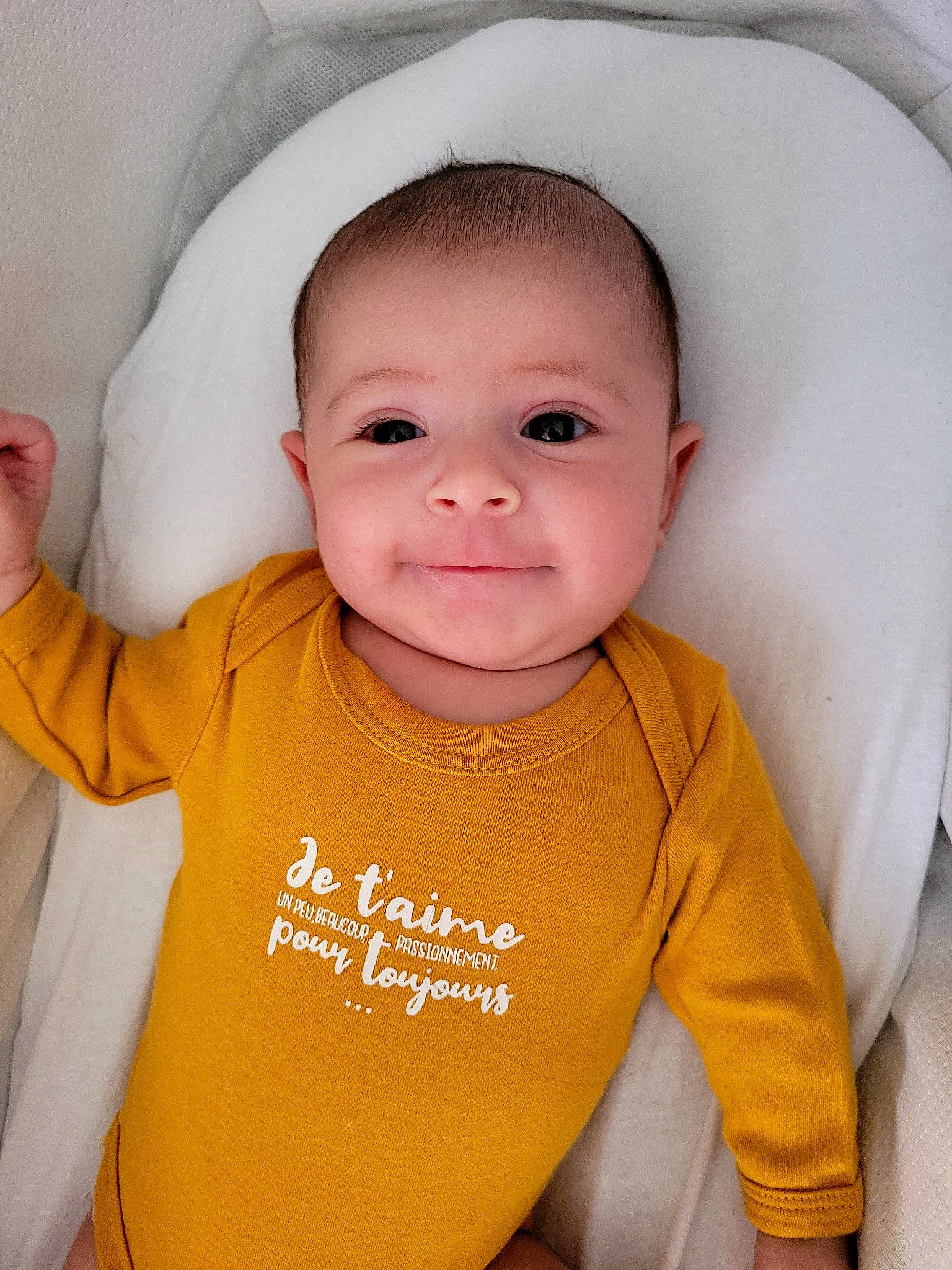 Soane participe au concours pour gagner de l'argent avec cette photo : baby, baby_toddler_clothing, cheek, comfort, eyebrow, face, gesture, hair, happy, lip, mouth, neck, nose, organ, person, product, skin, sleeve, smile, textile