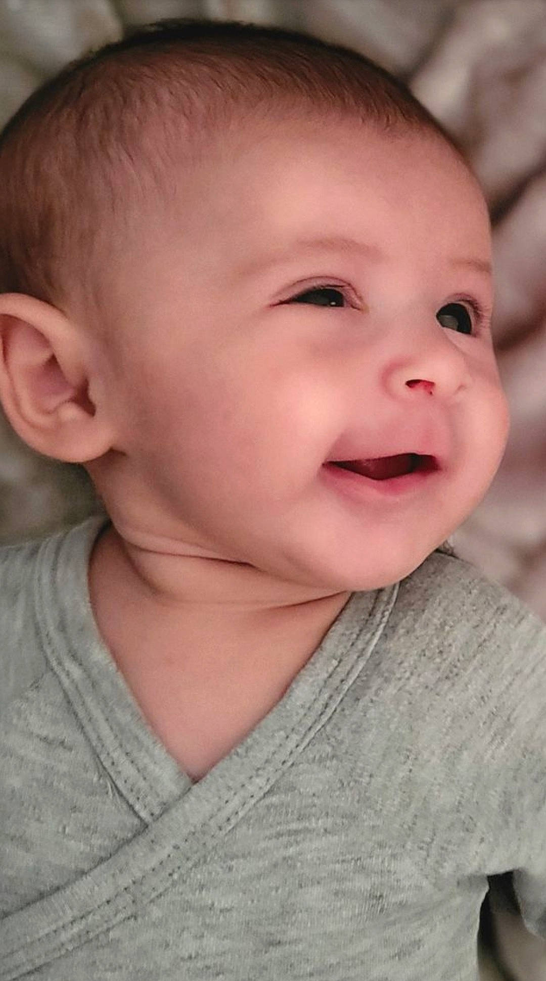 Soane participe au concours pour gagner de l'argent avec cette photo : baby, baby_toddler_clothing, cheek, chin, clothing, ear, eyebrow, eyelash, forehead, hairstyle, happy, iris, lip, mouth, neck, nose, person, skin, sleeve, smile