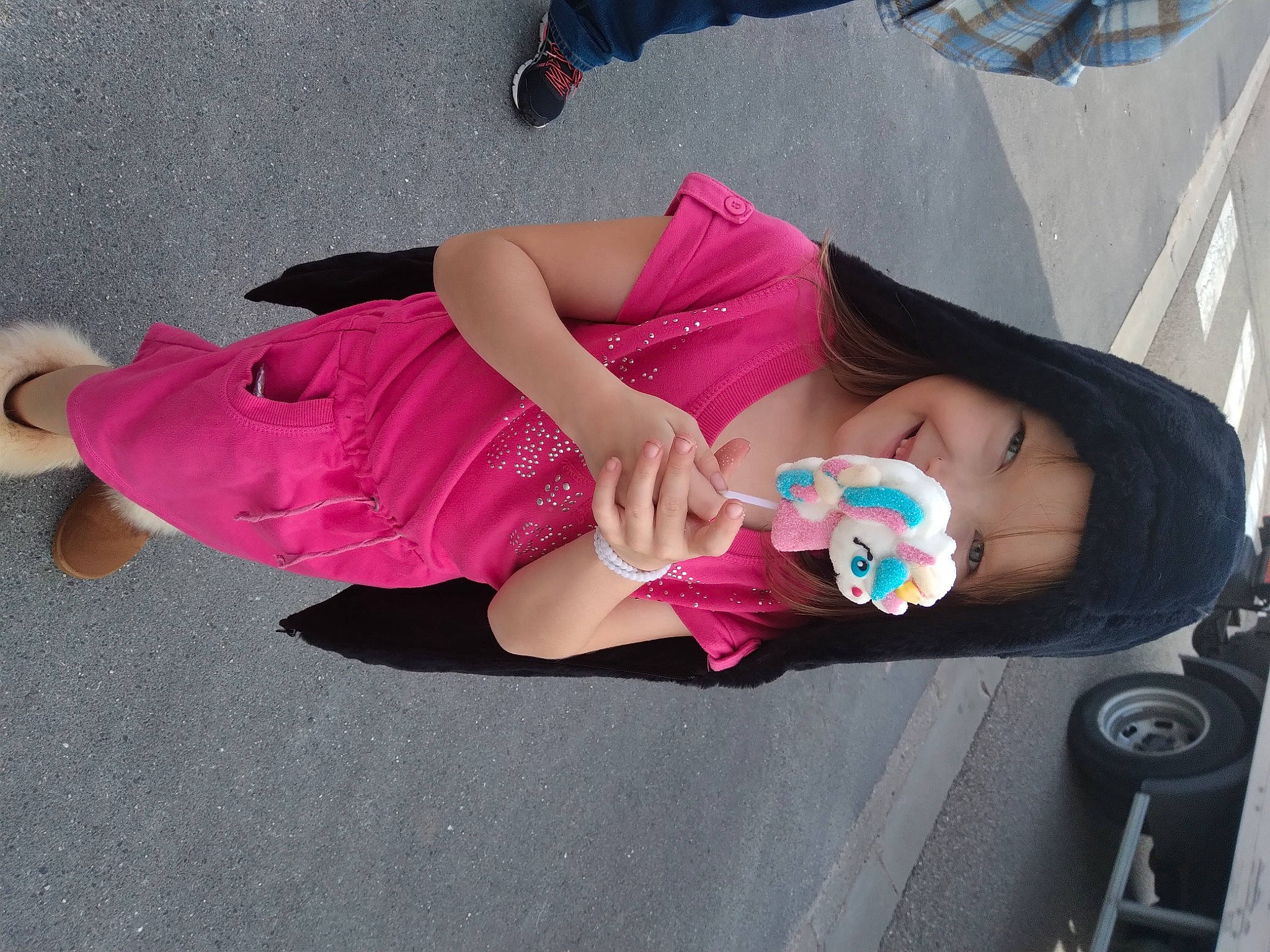 Shanna participe au concours pour gagner de l'argent avec cette photo : abdomen, chest, eyewear, fun, hand, human_leg, joint, joy, knee, leisure, magenta, person, pink, plant, shoe, sunglasses, thigh, tree, vehicle_door, waist