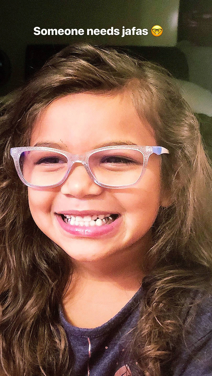 Eve is registered to the contest to win money with this photo: beauty, cheek, chin, cool, eyebrow, eyewear, face, facial_expression, forehead, glasses, hair, hairstyle, head, joy, lip, nose, organ, person, smile, sunglasses