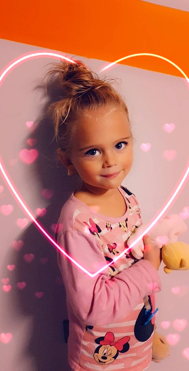 Jessy participe au concours pour gagner de l'argent avec cette photo : barbie, beauty, blond, brown_hair, cheek, child, doll, event, eyelash, fashion_accessory, fashion_design, happy, jewellery, joy, long_hair, magenta, person, pink, purple, skin