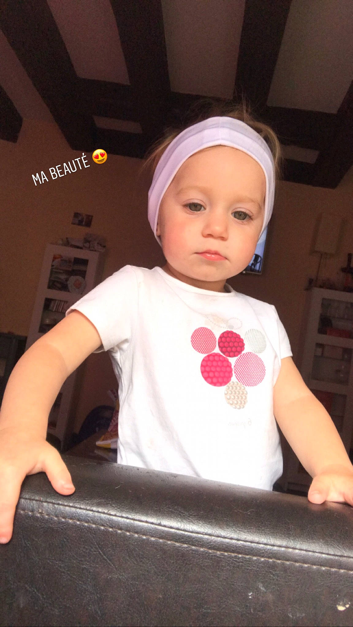Clara a rejoint le concours — aidez-le/la à gagner de superbes lots ! baby, cap, child, headband, headgear, headwear, person, pink, skin, t_shirt, toddler