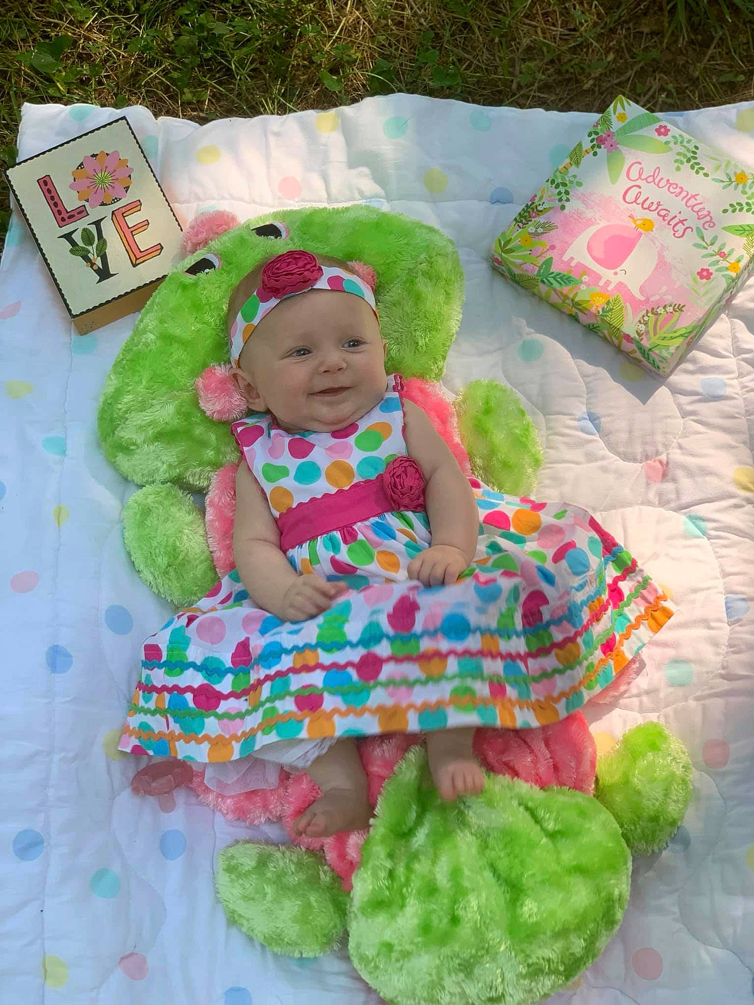 Constance is registered to the contest to win money with this photo: baby, baby_products, baby_toddler_clothing, baby_toys, child, pattern, person, pink, play, toddler