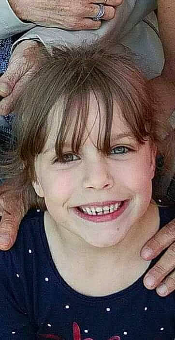 Eline participe au concours pour gagner de l'argent avec cette photo : blond, cheek, chin, close_up, ear, emotion, eye, eyebrow, face, facial_expression, forehead, girl, hair, hairstyle, head, human_hair_color, joy, lip, nose, person