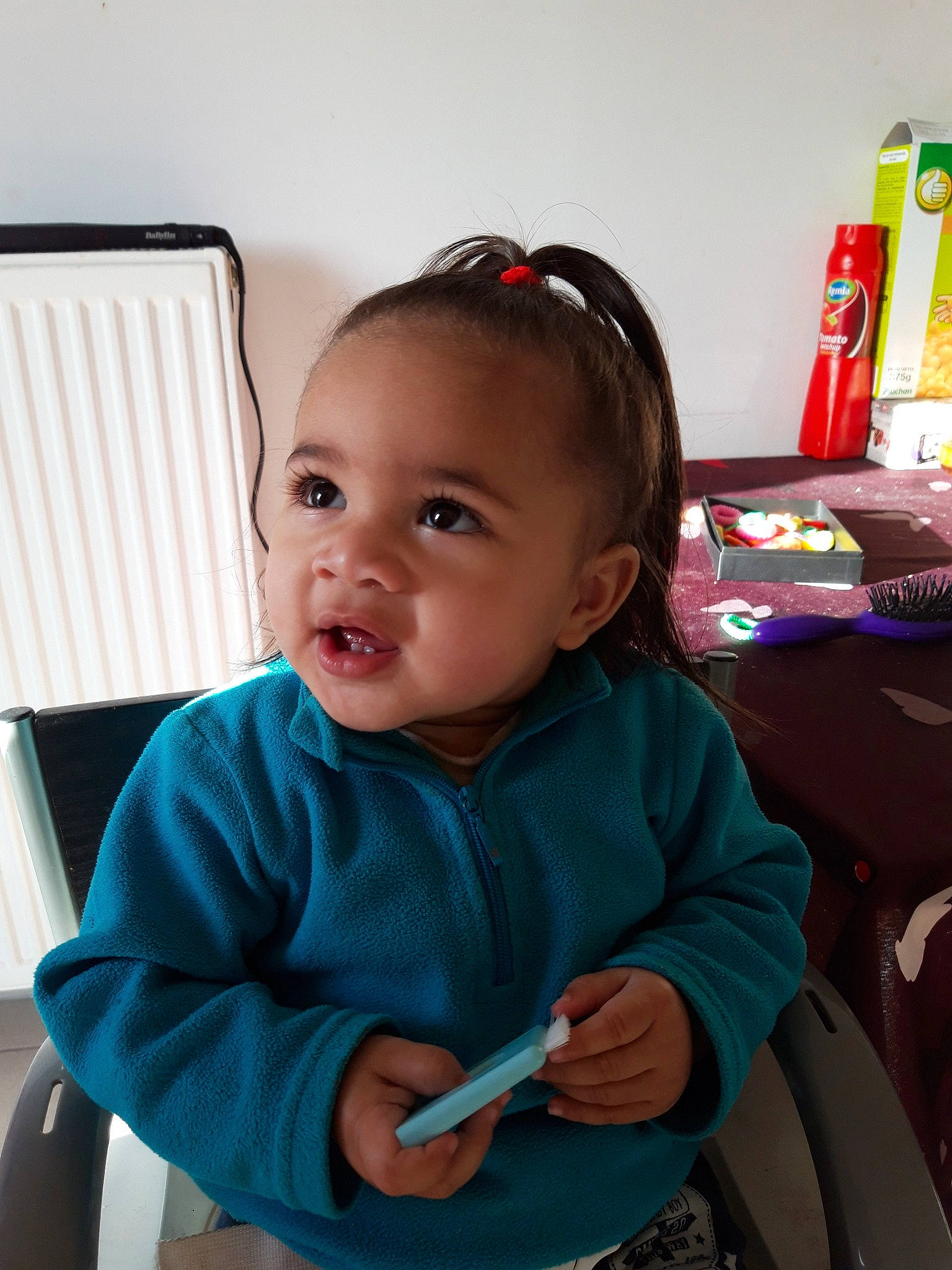 Nadya participe au concours pour gagner de l'argent avec cette photo : boy, cheek, child, day, ear, eye, fun, girl, hairstyle, infant, organ, person, product, sitting, skin, smile, standing, toddler