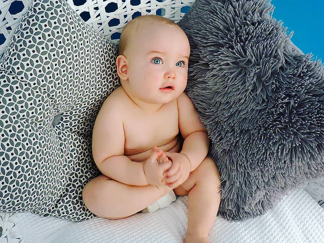 Alban participe au concours pour gagner de l'argent avec cette photo : child, infant, person, photograph, portrait_photography, toddler