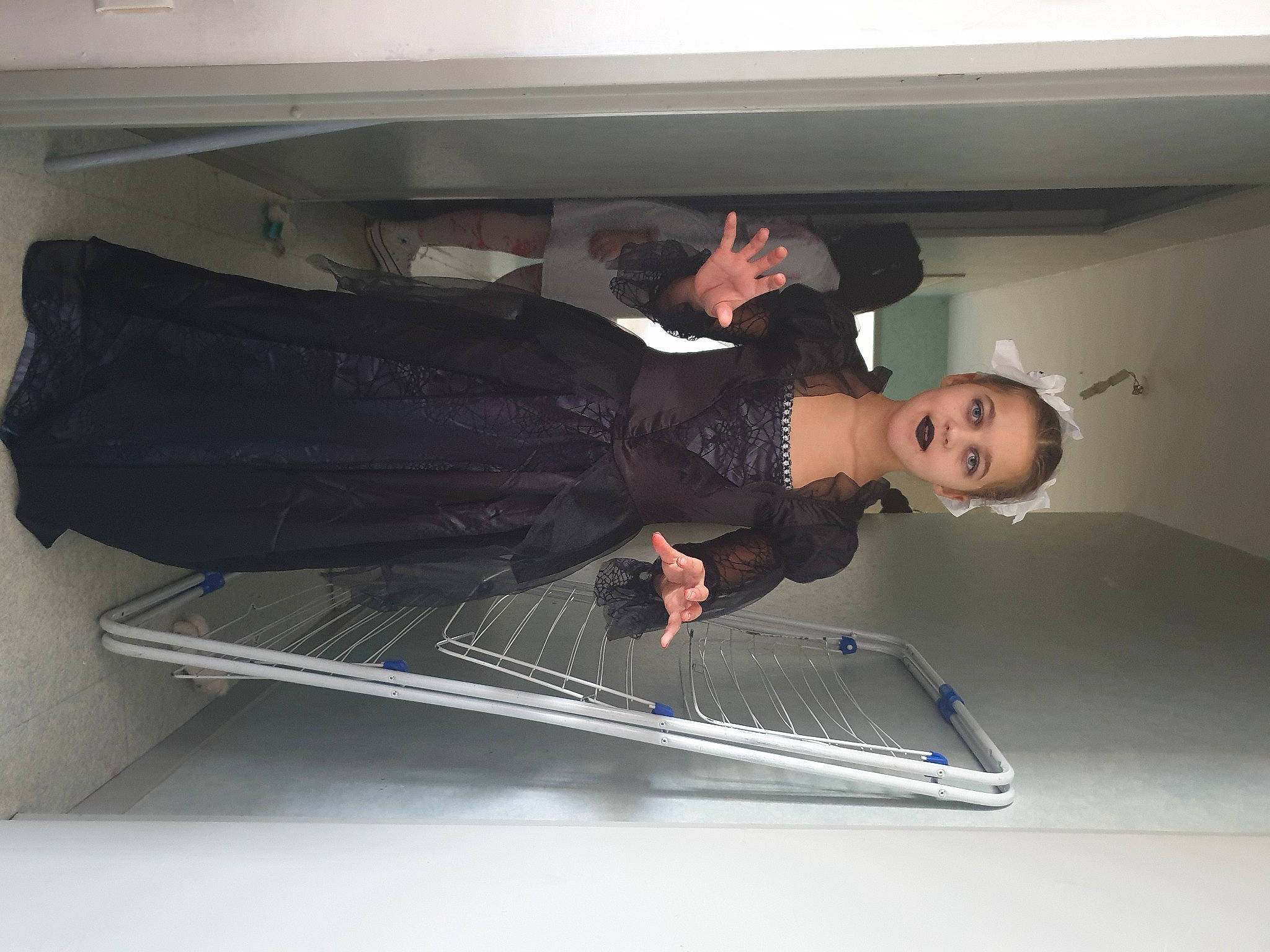 Léna participe au concours pour gagner de l'argent avec cette photo : auto_part, automotive_design, automotive_exterior, bumper, comfort, display_device, elbow, flash_photography, hood, human_leg, luxury_vehicle, netbook, person, personal_luxury_car, room, sitting, vehicle_door, waist, white_collar_worker, windshield