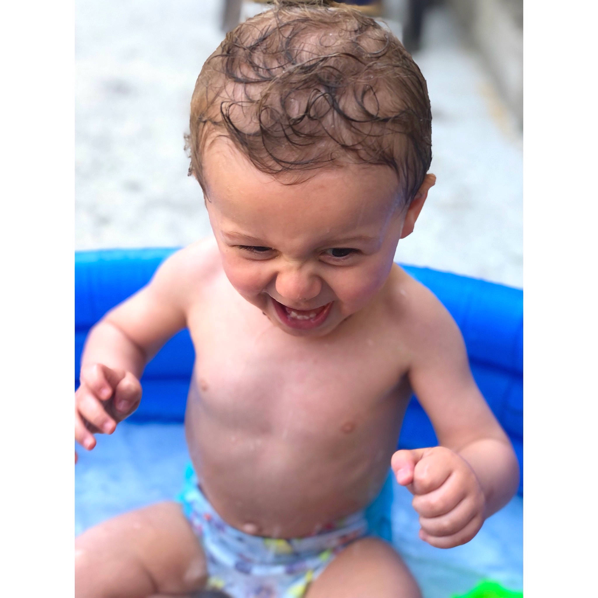 Zak participe au concours pour gagner de l'argent avec cette photo : cheek, ear, eye, eyebrow, face, gesture, happy, head, human_body, jaw, leg, mouth, muscle, neck, nose, person, product, shoulder, skin, smile