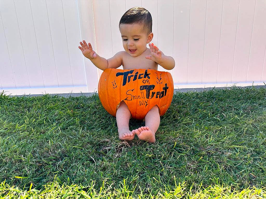 Rey is registered to the contest to win money with this photo: baby, baby_toddler_clothing, eye, face, football, footwear, grass, grass_family, hair, happy, head, lawn, people_in_nature, person, plant, playing_with_kids, recreation, smile, sports_equipment, t_shirt