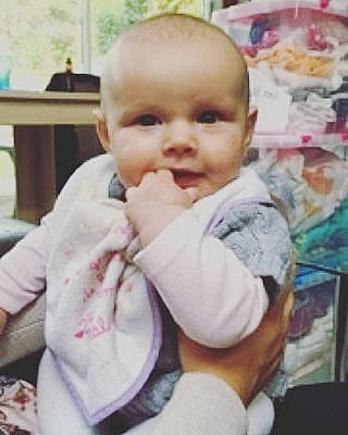 Ninon a rejoint le concours — aidez-le/la à gagner de superbes lots ! cheek, child, day, ear, face, finger, girl, head, infant, iris, nose, person, product, skin, toddler