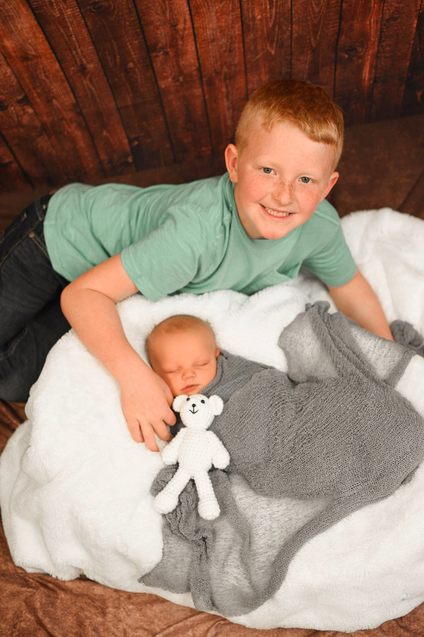 Jaxen is registered to the contest to win money with this photo: arm, baby_toddler_clothing, comfort, eye, facial_expression, finger, fun, hairstyle, happy, head, human_body, iris, joy, lap, leg, organ, person, skin, smile, textile