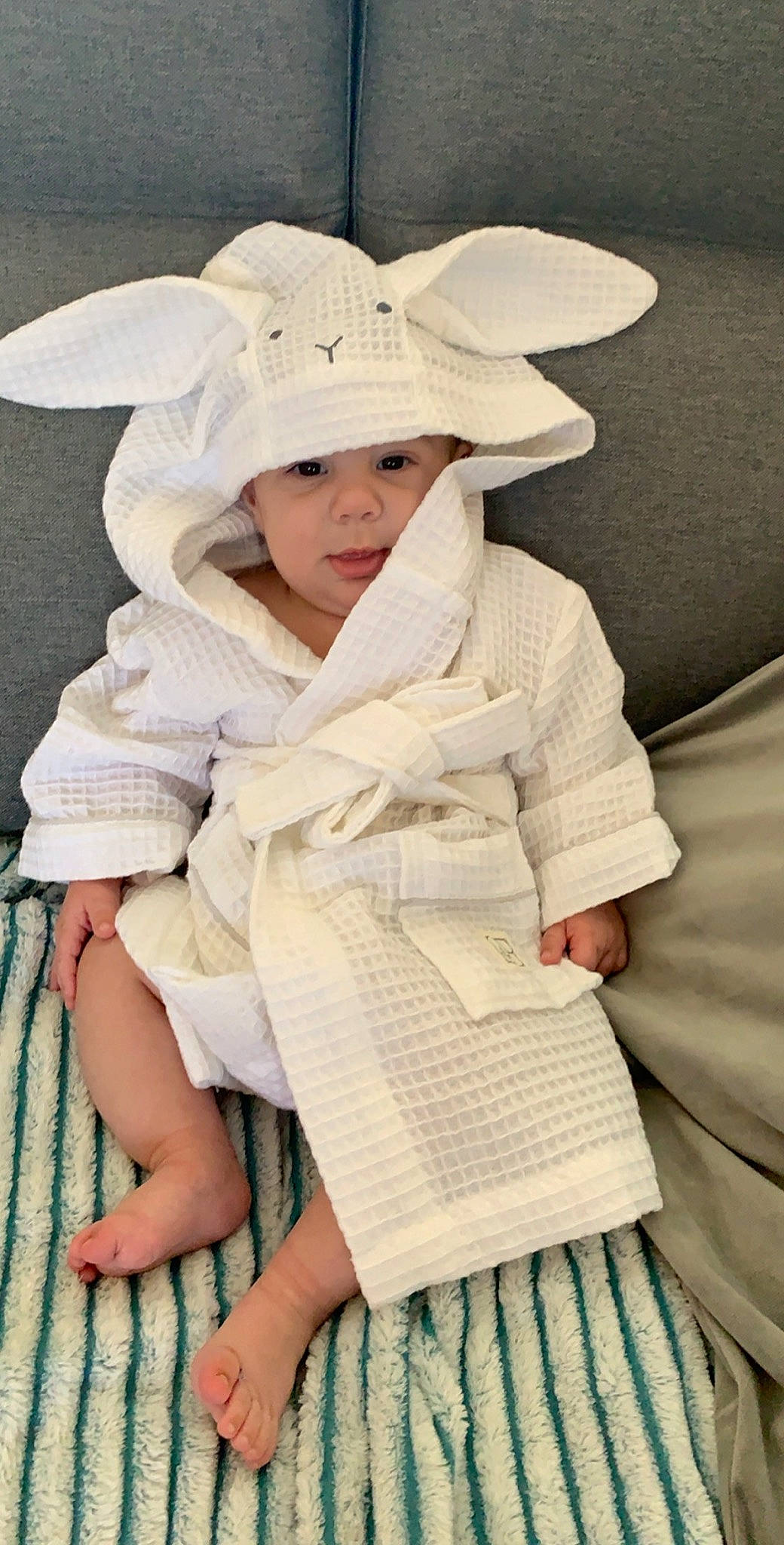 Rosa a rejoint le concours — aidez-le/la à gagner de superbes lots ! child, clothing, costume, fashion_accessory, hat, headgear, headwear, person, robe