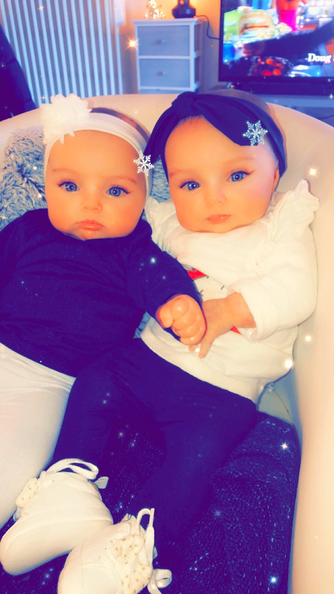 Tilia a rejoint le concours — aidez-le/la à gagner de superbes lots ! baby, baby_products, blue, cheek, child, eye, finger, mother, person, product, skin, smile, toddler