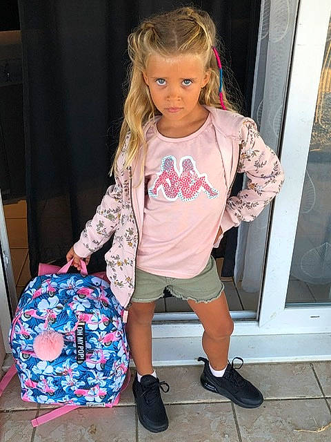 Ayiana participe au concours pour gagner de l'argent avec cette photo : camouflage, child, child_model, diaper_bag, footwear, leg, outerwear, pattern, person, pink, shoe, shoulder, style, t_shirt, toddler, vacation