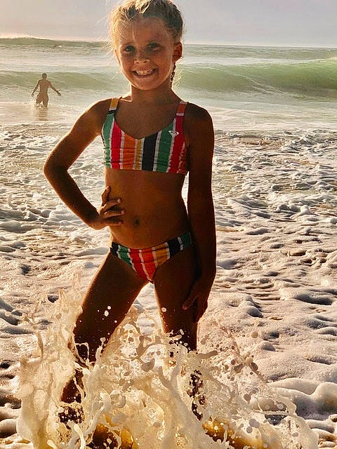Ayiana a rejoint le concours — aidez-le/la à gagner de superbes lots ! beach, bikini, fun, joy, ocean, person, photography, play, sand, sea, smile, summer, surfer_hair, swimwear, undergarment, vacation