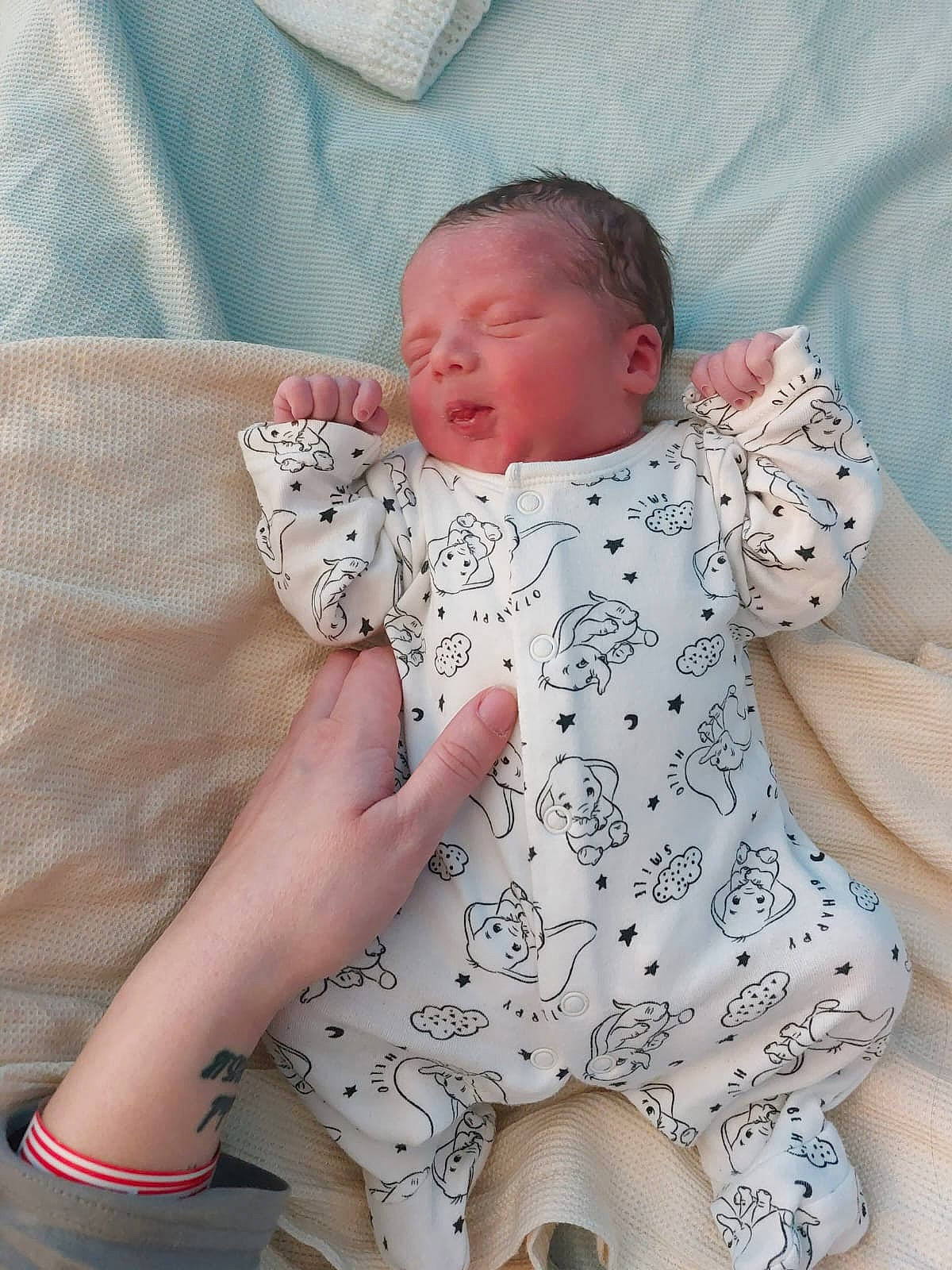 Enzo is registered to the contest to win money with this photo: baby, baby_products, baby_sleeping, baby_toddler_clothing, cheek, child, comfort, finger, head, human_body, infant_bodysuit, linens, pattern, person, pink, sitting, skin, sleeve, textile, thumb