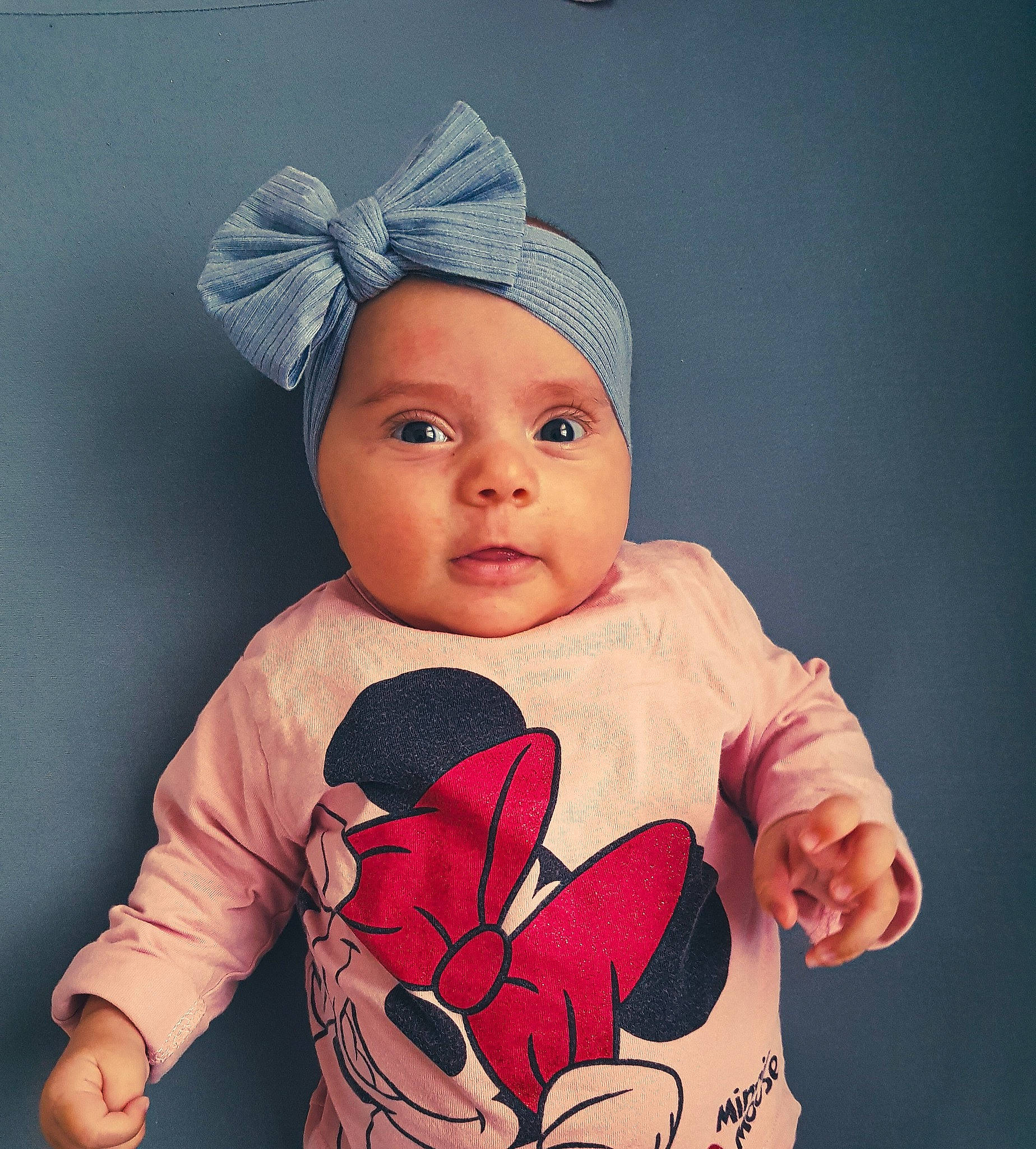 Elisa participe au concours pour gagner de l'argent avec cette photo : baby, baby_toddler_clothing, baseball_cap, cap, chest, cool, costume_hat, eye, fictional_character, hand, happy, headwear, human_body, lip, person, pink, plant, sleeve, stomach, t_shirt