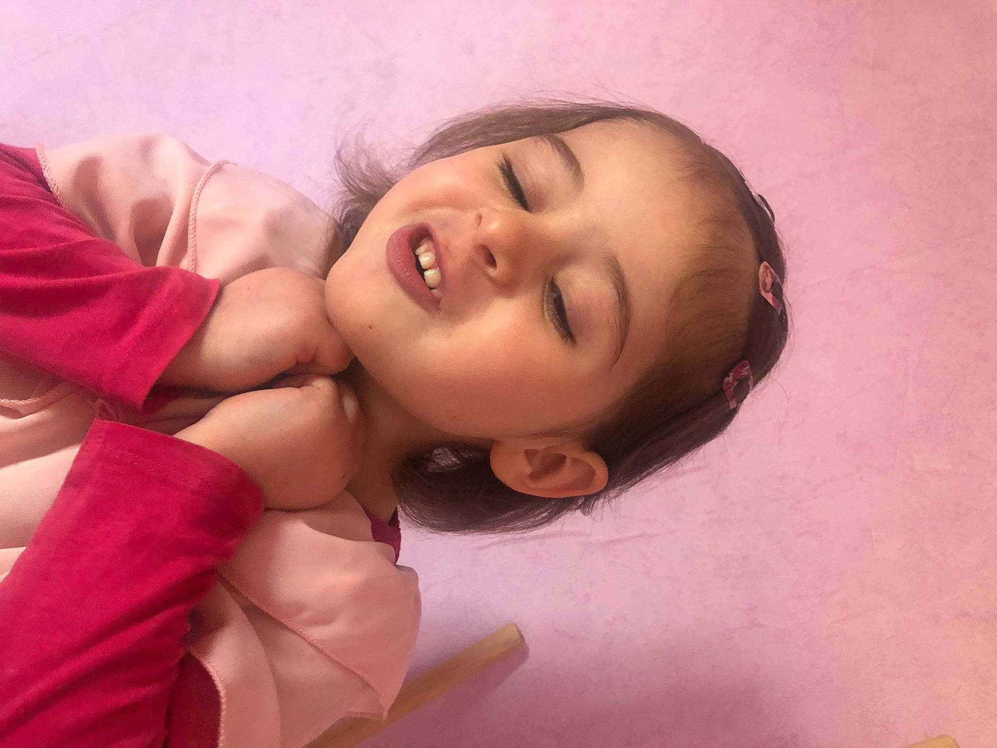 Kenya participe au concours pour gagner de l'argent avec cette photo : abdomen, black_hair, chest, child, comfort, eyebrow, eyelash, gesture, happy, headgear, human_body, lip, neck, nose, person, pink, shoulder, skin, smile, textile