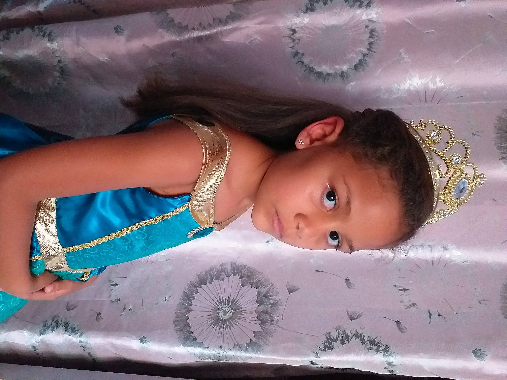 Enora participe au concours pour gagner de l'argent avec cette photo : baby, beauty, chest, child, comfort, eye, eyelash, fashion_accessory, fun, hair, hair_accessory, happy, linens, organ, pattern, person, pink, skin, textile, thigh