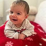 Cezar a rejoint le concours — aidez-le/la à gagner de superbes lots ! baby, infant, smiling, face, blanket, red_blanket, snowflake_pattern, clothing, lying_down, indoors, happy, cute, closeup, portrait, child, warm, cozy, soft_light, person, holiday