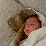 Cezar a rejoint le concours — aidez-le/la à gagner de superbes lots ! baby, sleeping, blanket, soft_texture, cozy, face, infant, child, wrapped, resting, peaceful, indoors, closeup, warm, comfort, head, skin, portrait, quiet, cuddle
