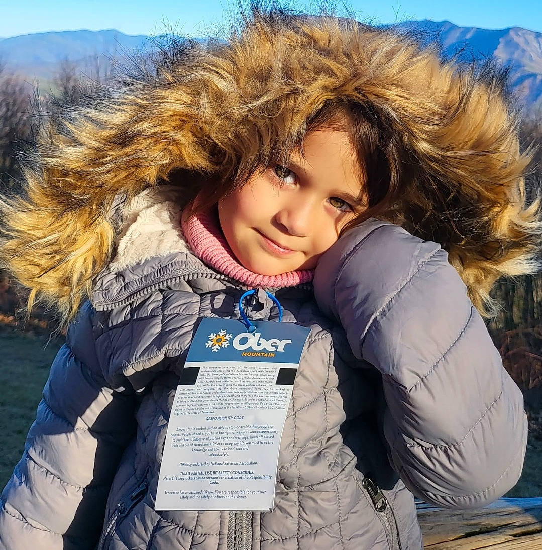 Darleen is registered to the contest to win money with this photo: beauty, cool, electric_blue, flash_photography, freezing, fun, fur, grass, hairstyle, happy, jacket, landscape, leisure, outerwear, people_in_nature, person, sky, sleeve, smile, travel