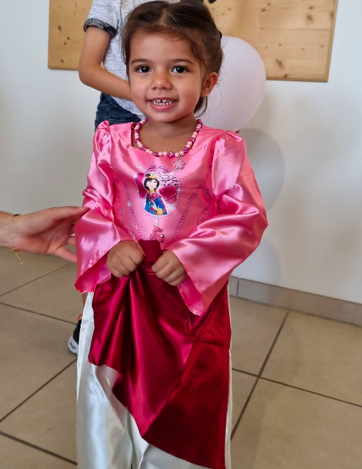 Louna a rejoint le concours — aidez-le/la à gagner de superbes lots ! baby_toddler_clothing, child, dress, event, eye, face, fashion_design, formal_wear, gesture, happy, joy, magenta, neck, person, pink, purple, skin, sleeve, smile, toddler