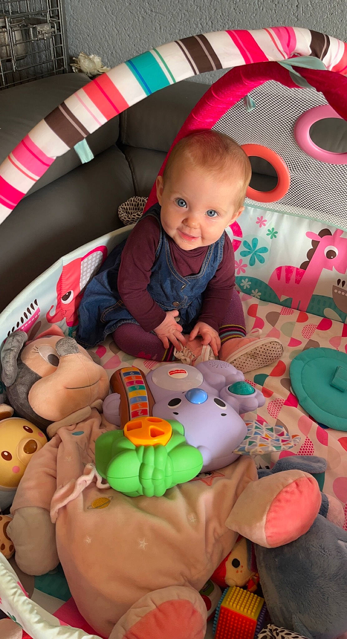 Cassy a rejoint le concours — aidez-le/la à gagner de superbes lots ! baby, baby_toddler_clothing, cheek, child, comfort, facial_expression, fun, happy, head, mammal, mouth, people, person, skin, smile, snapshot, stuffed_toy, textile, toddler, toy