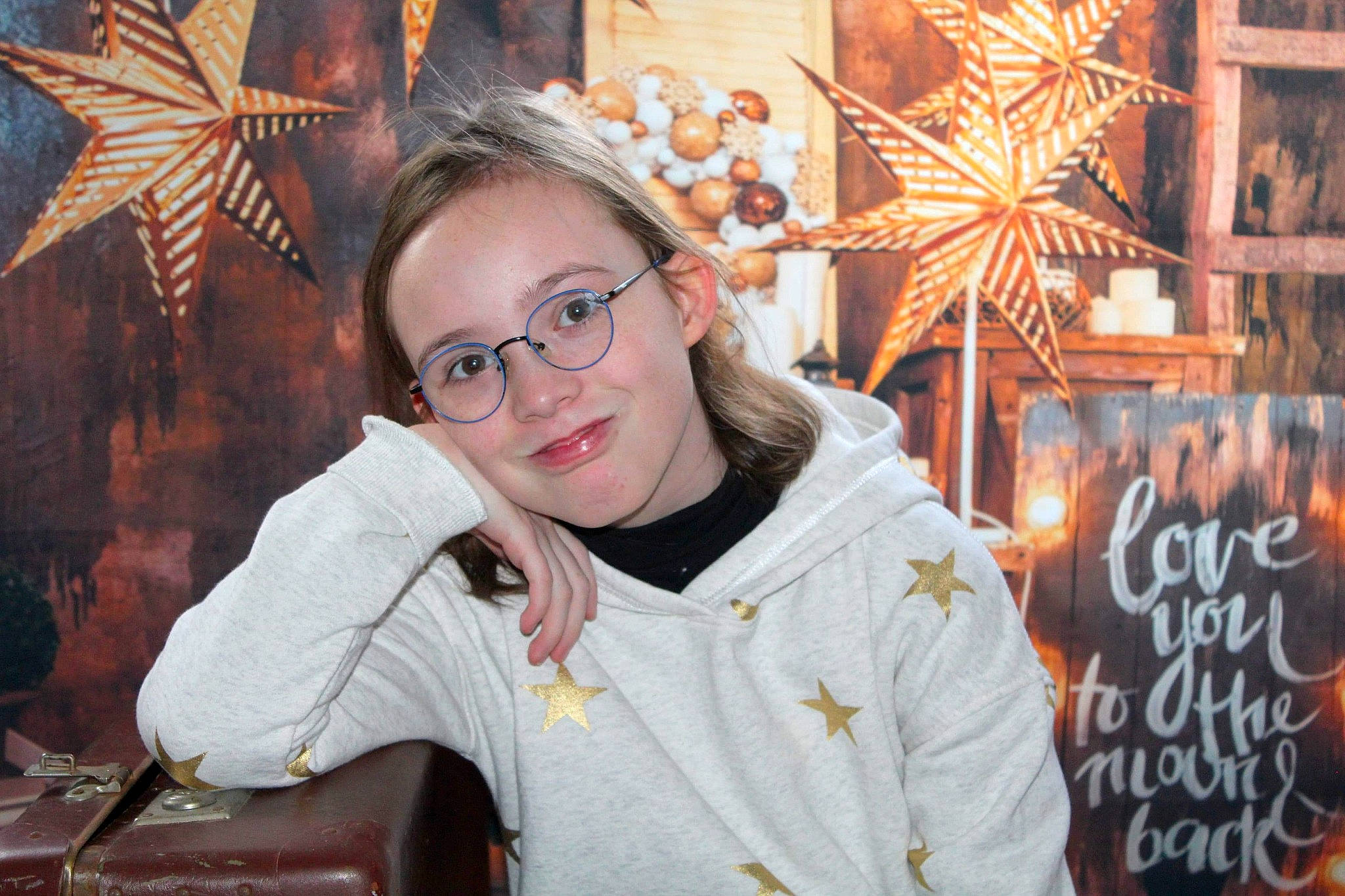 Camille a rejoint le concours — aidez-le/la à gagner de superbes lots ! eyewear, glasses, leaf, person, smile, vision_care