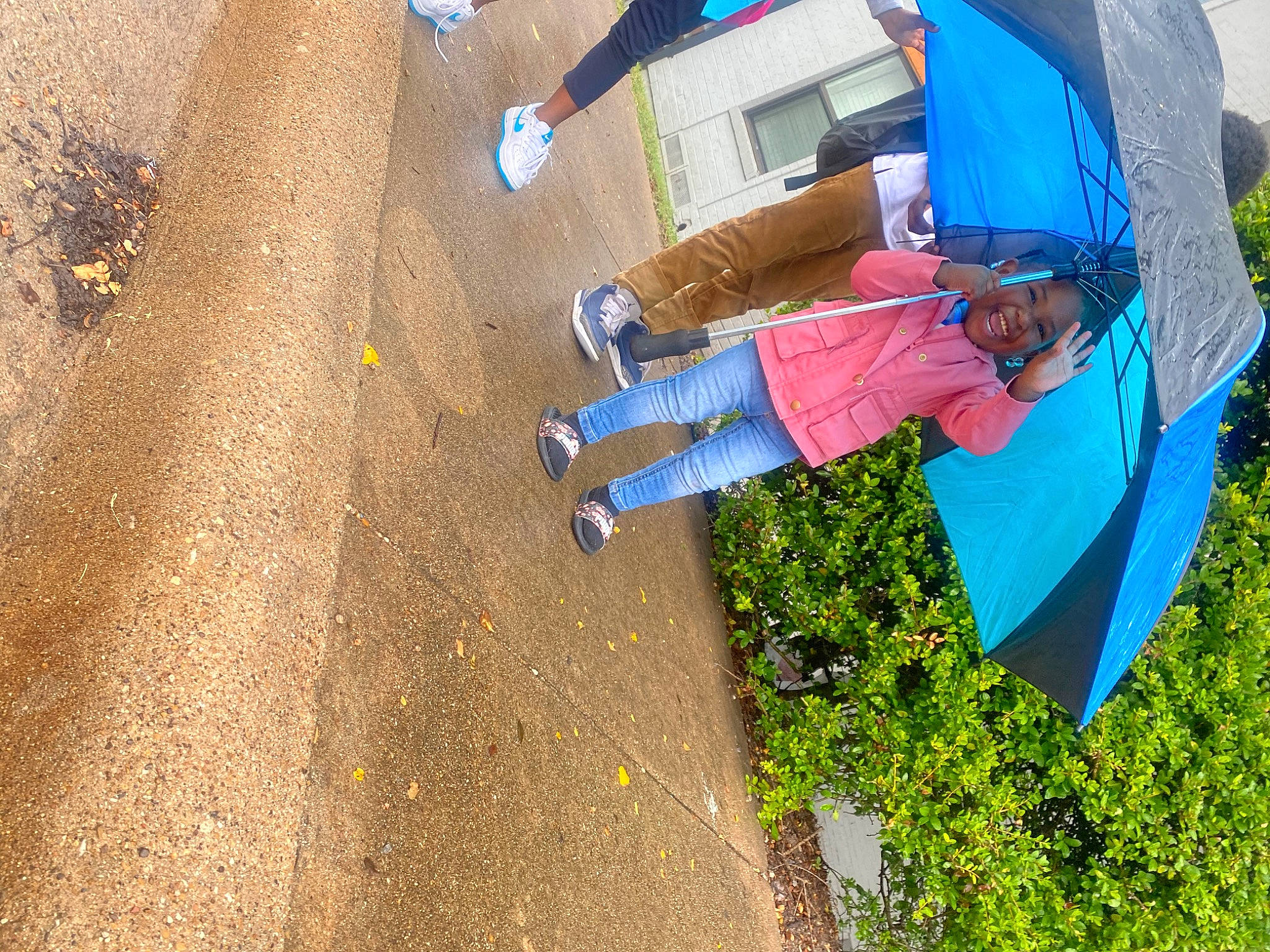 Emani is registered to the contest to win money with this photo: asphalt, electric_blue, fun, grass, hat, headwear, human_leg, joy, landscape, leisure, pedestrian, people_in_nature, person, plant, recreation, road, road_surface, sidewalk, soil, tar