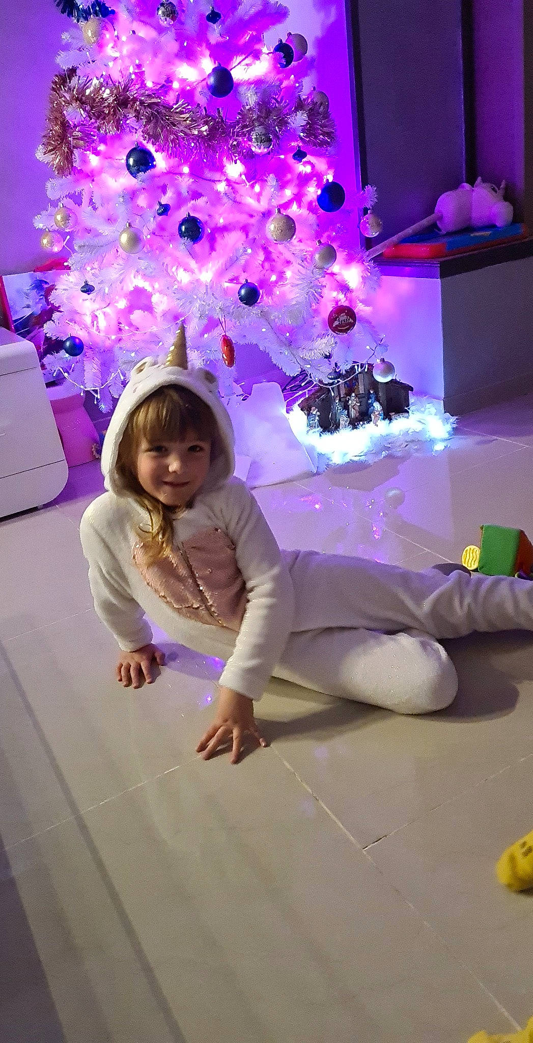 Lindsy participe au concours pour gagner de l'argent avec cette photo : baby_toddler_clothing, christmas, christmas_decoration, christmas_lights, christmas_ornament, decoration, floor, flooring, holiday, holiday_ornament, interior_design, joy, lavender, lighting, magenta, ornament, person, pink, purple, room