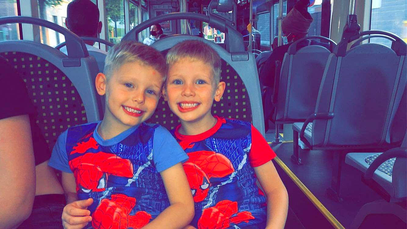 Brayan Dylan participe au concours pour gagner de l'argent avec cette photo : auto_part, blue, chair, child, electric_blue, event, facial_expression, fun, happy, iris, joy, leisure, luxury_vehicle, motor_vehicle, person, product, recreation, smile, t_shirt, toddler