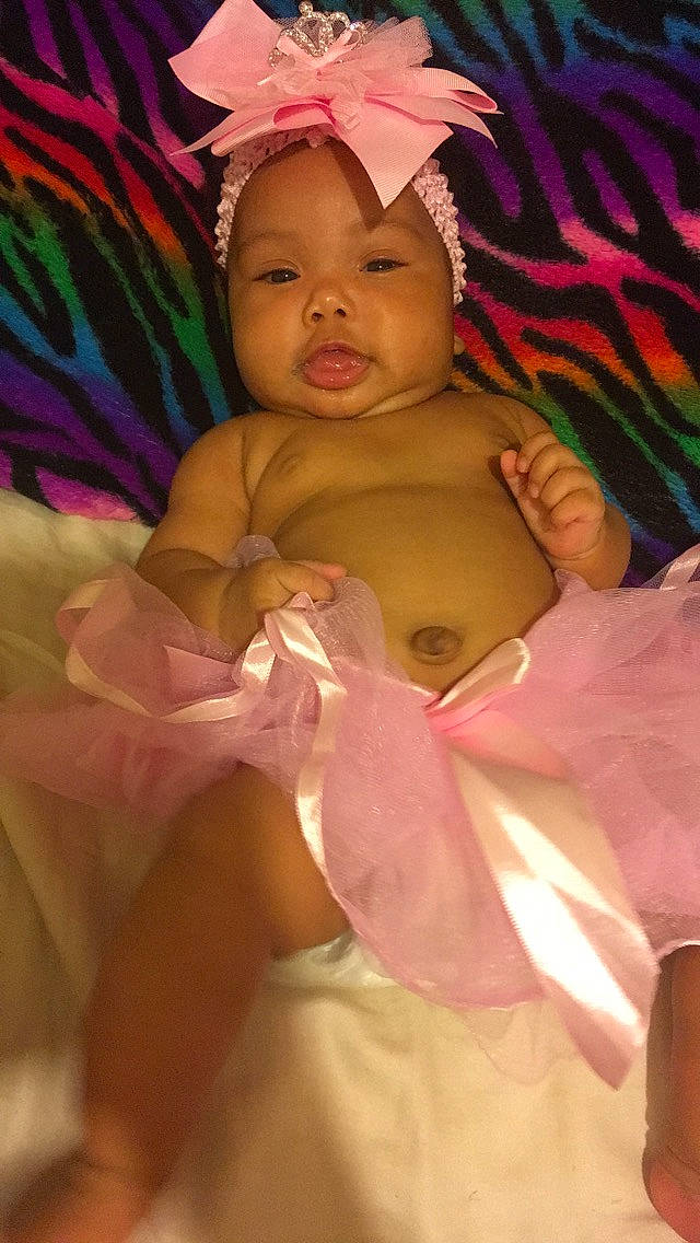 Nayely is registered to the contest to win money with this photo: abdomen, child, finger, fun, girl, hair_accessory, hand, headgear, infant, iris, person, pink, product, skin, smile, toddler