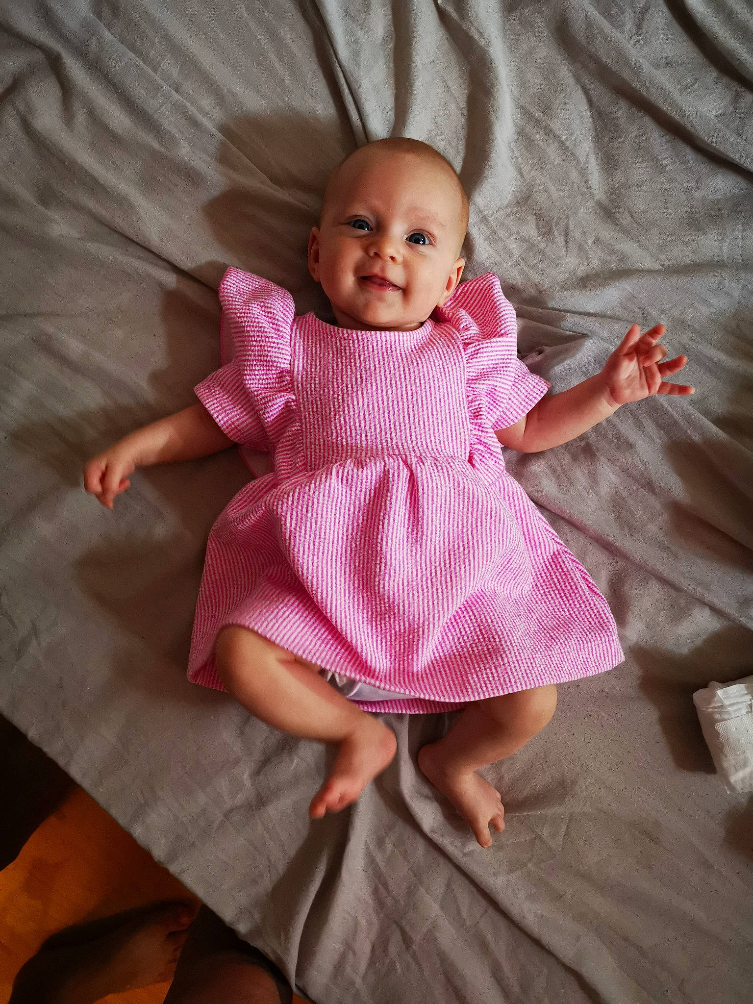 Lilou participe au concours pour gagner de l'argent avec cette photo : baby_toddler_clothing, cheek, chin, comfort, dress, eye, face, finger, gesture, head, human_body, iris, lip, neck, person, pink, purple, shoulder, skin, sleeve