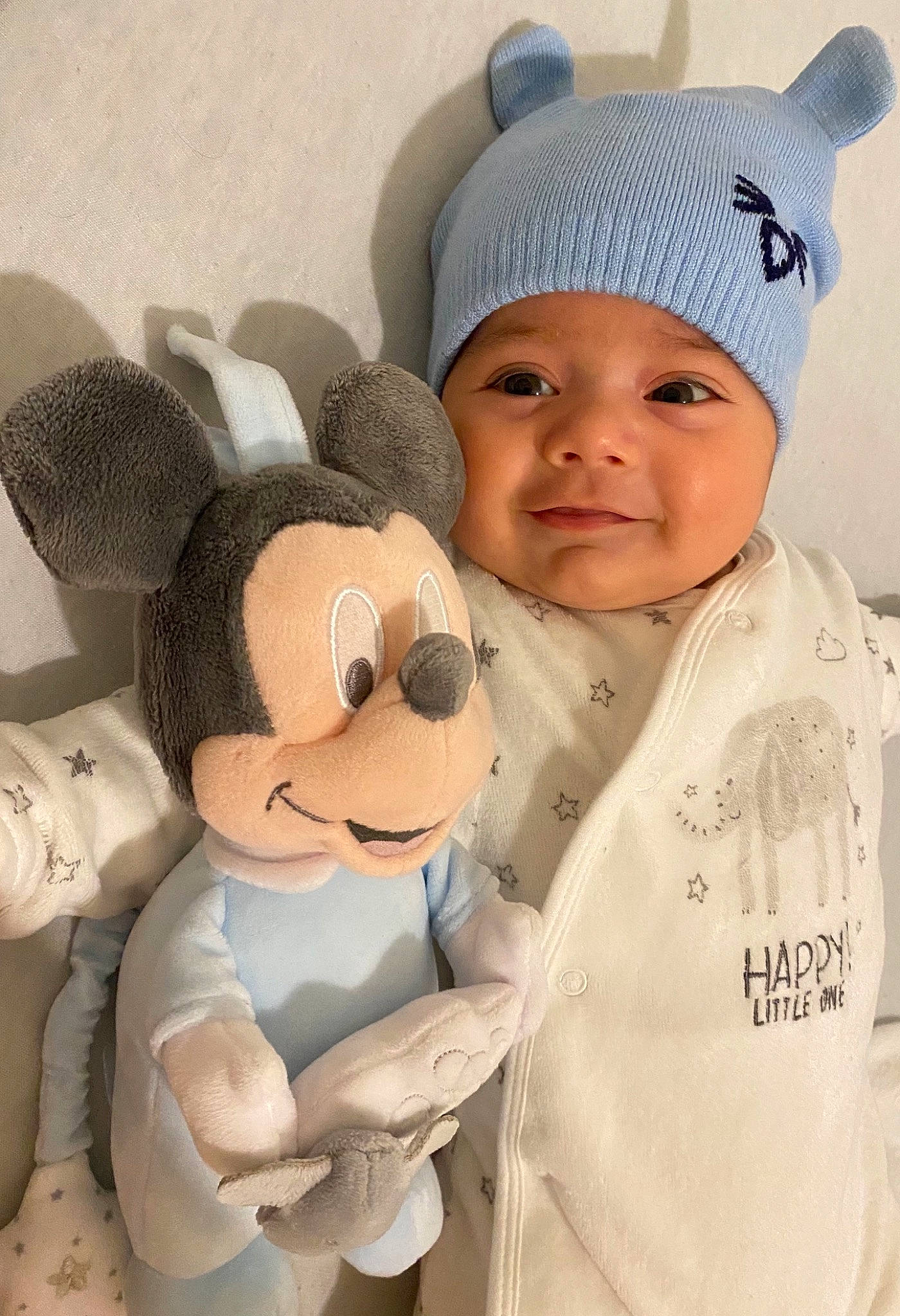 Ulfan participe au concours pour gagner de l'argent avec cette photo : baby, baby_toddler_clothing, beanie, cap, child, comfort, face, fur, gesture, happy, headwear, knit_cap, organ, person, plush, skin, sleeve, smile, stuffed_toy, toddler