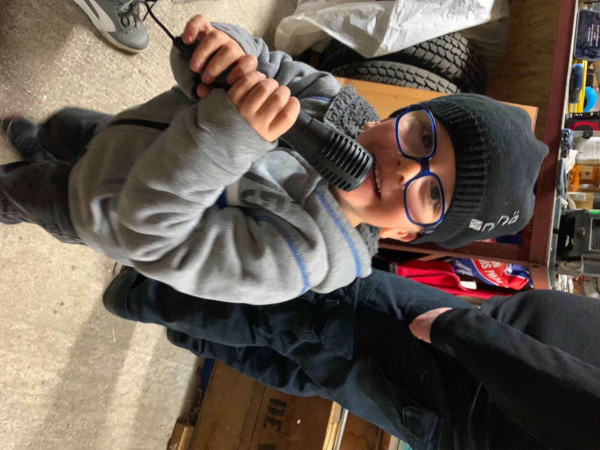 Ludovyk a rejoint le concours — aidez-le/la à gagner de superbes lots ! audio_equipment, auto_part, automotive_design, eyewear, glasses, glove, hat, headwear, human_leg, microphone, person, personal_protective_equipment, picture_frame, shelf, shoe, sitting, sneakers, street_fashion, sunglasses, thigh