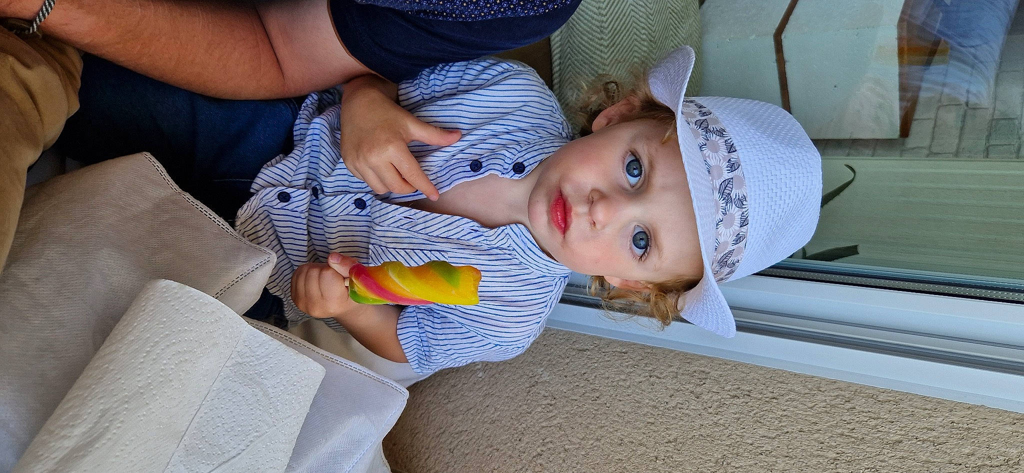 Owen a rejoint le concours — aidez-le/la à gagner de superbes lots ! baby, baby_products, baby_toddler_clothing, cheek, child, clothing, comfort, elbow, finger, hat, headwear, nail, pattern, person, sitting, skin, sun_hat, thumb, toddler, wrist