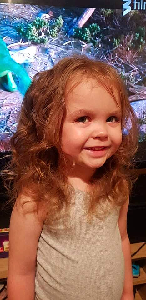 Melanie is registered to the contest to win money with this photo: cheek, chin, eyebrow, eyelash, fawn, forehead, fun, grass, hairstyle, happy, iris, joy, lip, nose, organ, people_in_nature, person, photograph, pink, skin