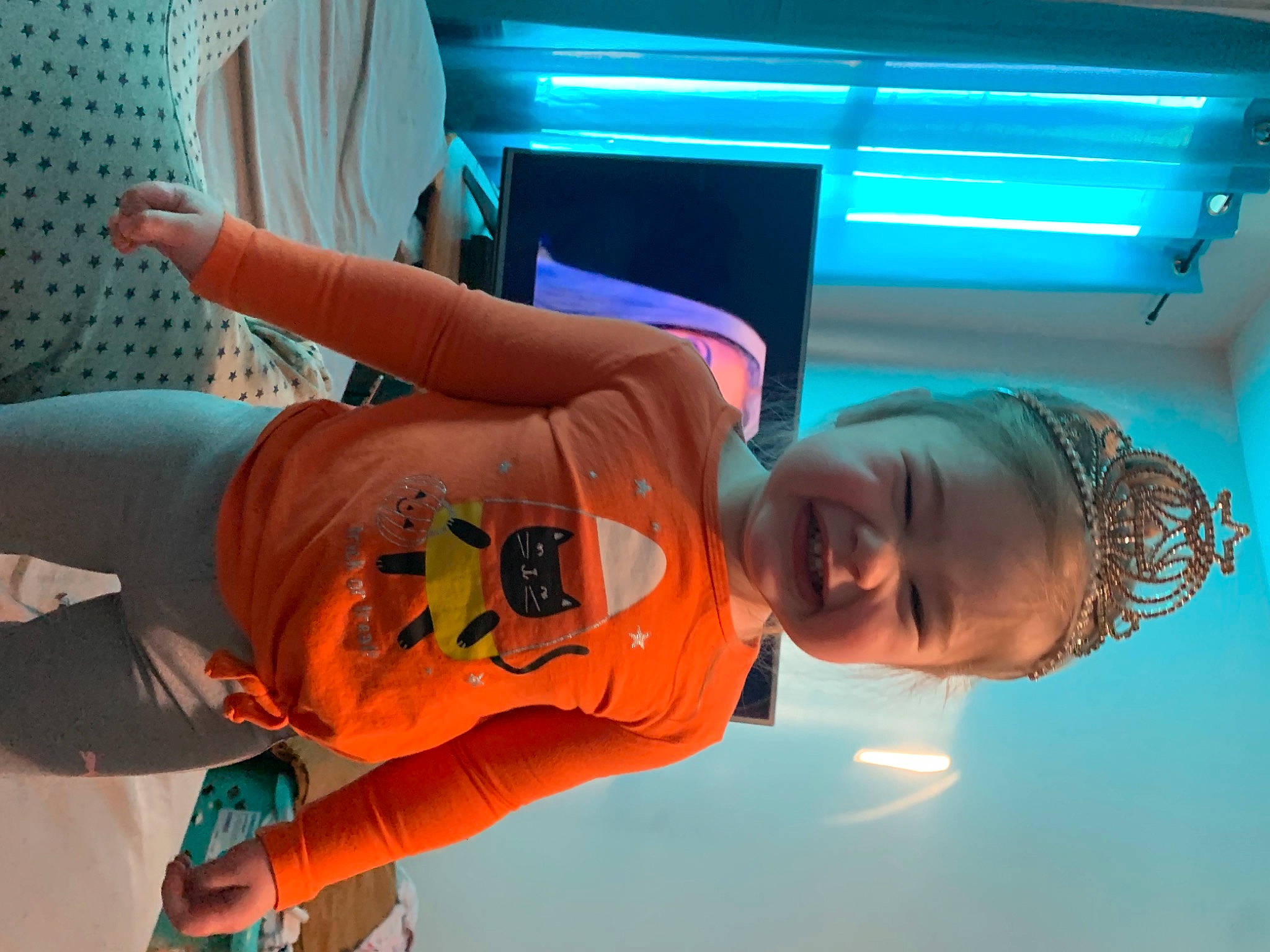 Kamiya is registered to the contest to win money with this photo: azure, blue, chair, child, elbow, electric_blue, eyewear, flash_photography, fun, happy, hat, joy, leisure, orange, person, room, smile, space, t_shirt, toddler