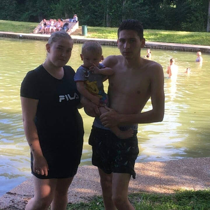 Mayron a rejoint le concours — aidez-le/la à gagner de superbes lots ! barechested, chest, child, fun, leisure, male, muscle, person, recreation, river, shorts, smile, summer, team, vacation, water