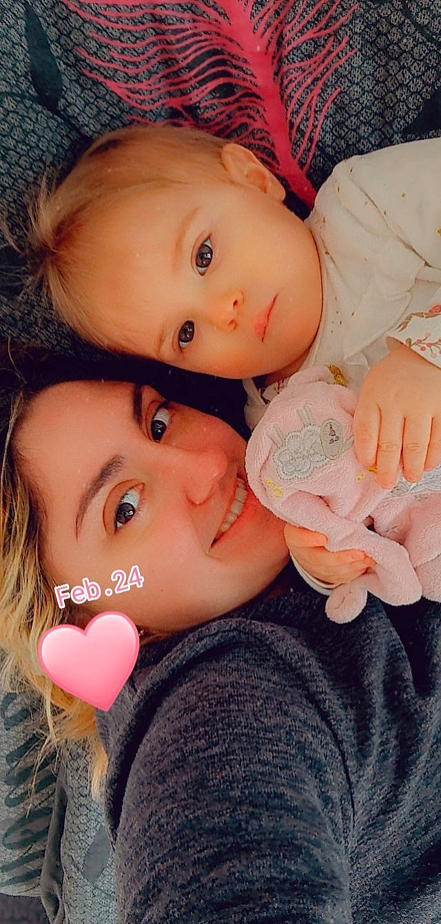 Maëllya a rejoint le concours — aidez-le/la à gagner de superbes lots ! cheek, chin, eye, eyebrow, eyelash, forehead, gesture, hairstyle, happy, head, iris, joy, lip, mouth, nose, organ, people, person, pink, skin