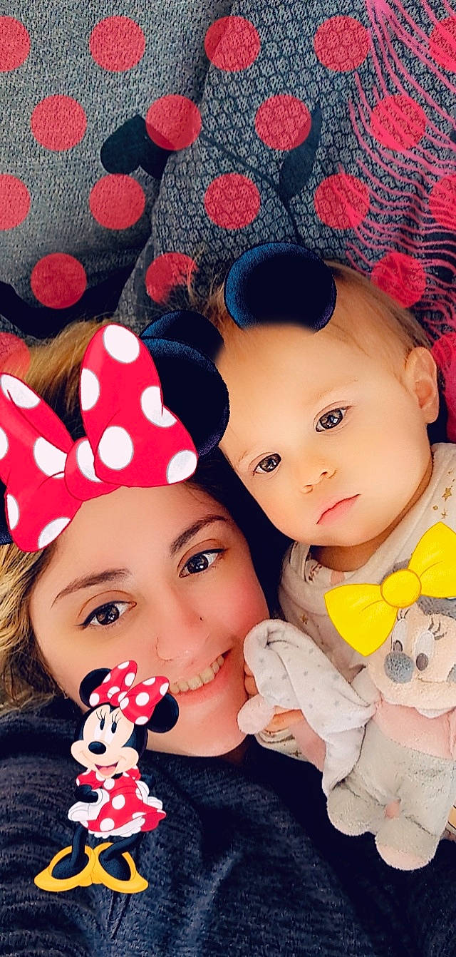 Maëllya participe au concours pour gagner de l'argent avec cette photo : baby_toddler_clothing, beauty, cap, child, eye, face, facial_expression, happy, hat, headgear, joy, lip, nose, organ, pattern, people, person, pink, red, skin