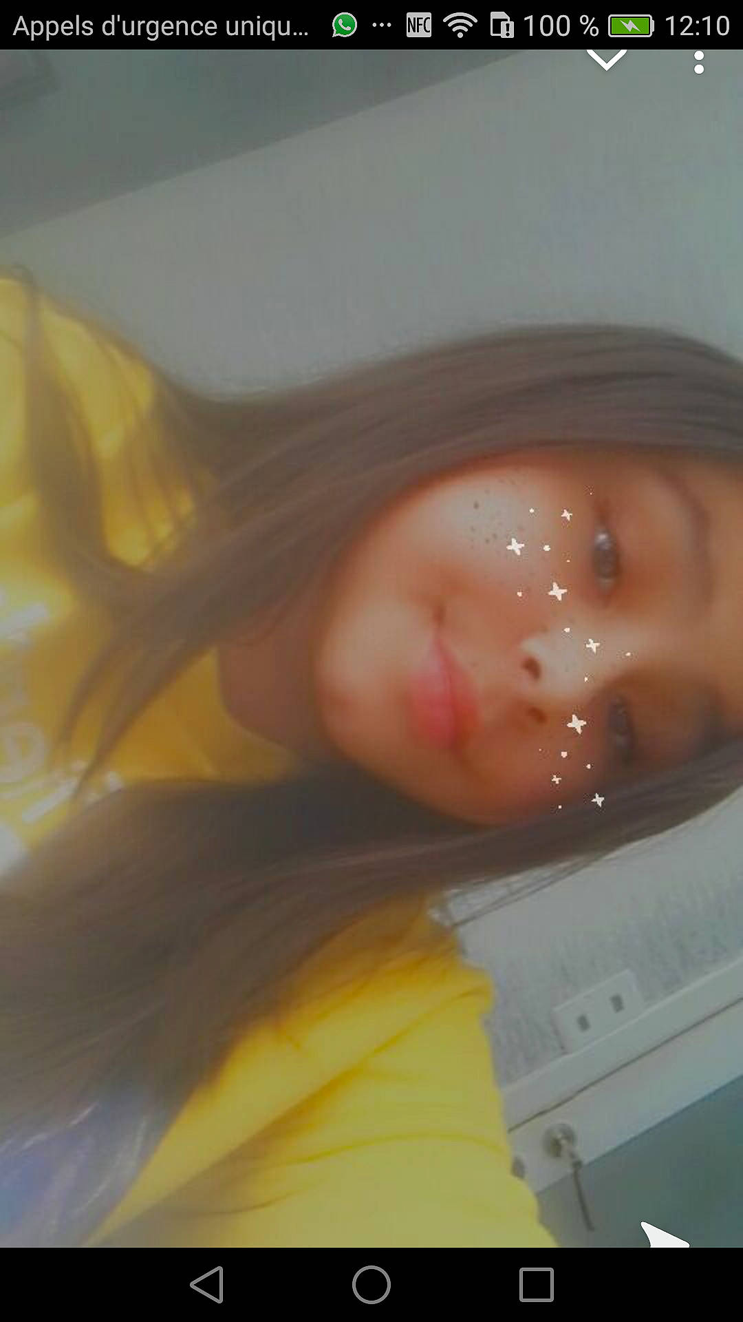 Maya participe au concours pour gagner de l'argent avec cette photo : abdomen, cheek, chest, ear, elbow, eye, eyebrow, eyelash, gesture, human_leg, iris, jaw, lip, mouth, nail, neck, nose, person, skin, throat