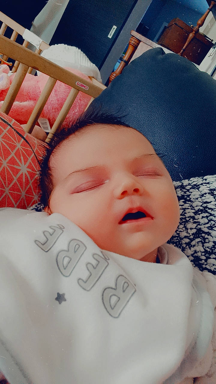 Anna participe au concours pour gagner de l'argent avec cette photo : baby, baby_sleeping, baby_toddler_clothing, chair, cheek, child, chin, comfort, eyebrow, eyelash, face, happy, linens, lip, mouth, nose, person, pink, skin, textile