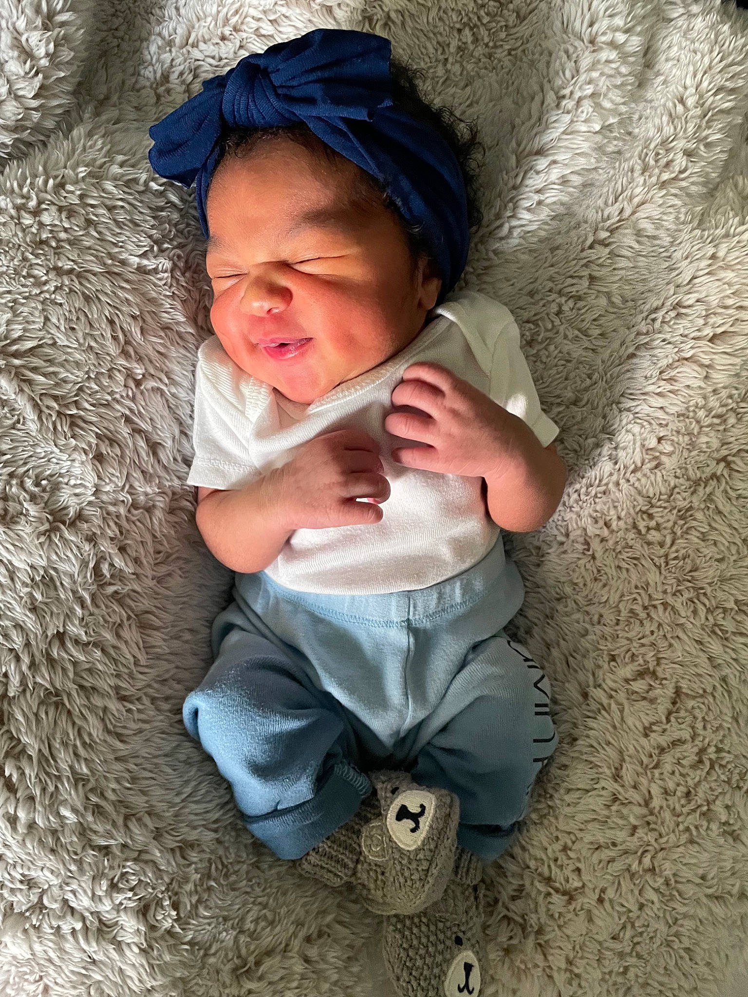 Milan is registered to the contest to win money with this photo: baby, cap, child, cool, eye, fun, grass, hand, happy, human_body, people_in_nature, person, play, recreation, sand, sitting, skin, smile, toddler, tree